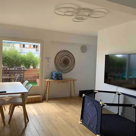 Sunny Rooftop With 2 Bedrooms In Chinatown