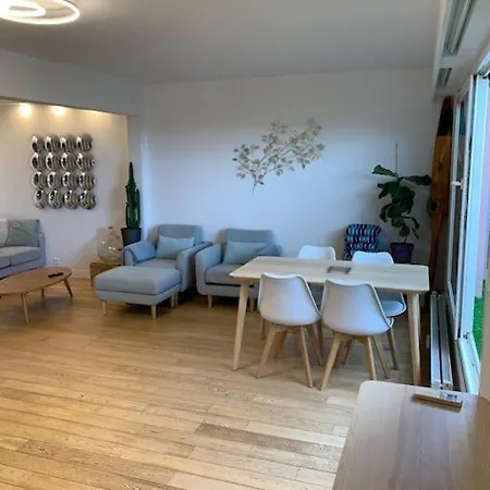 Sunny Rooftop With 2 Bedrooms In Chinatown